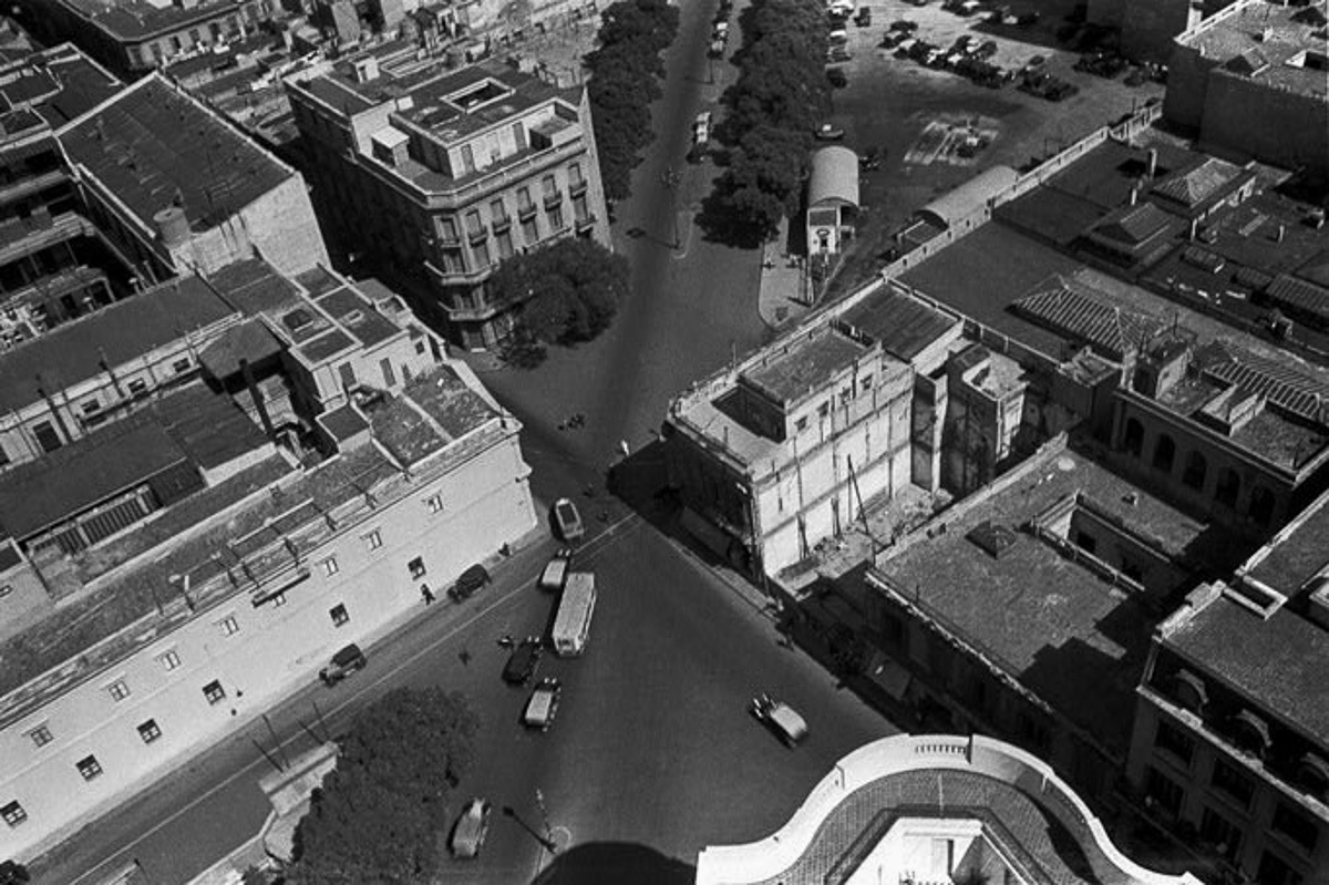 Horacio_Coppola_-_Buenos_Aires_1936_-_Peru_y_Diagonal_Sur
